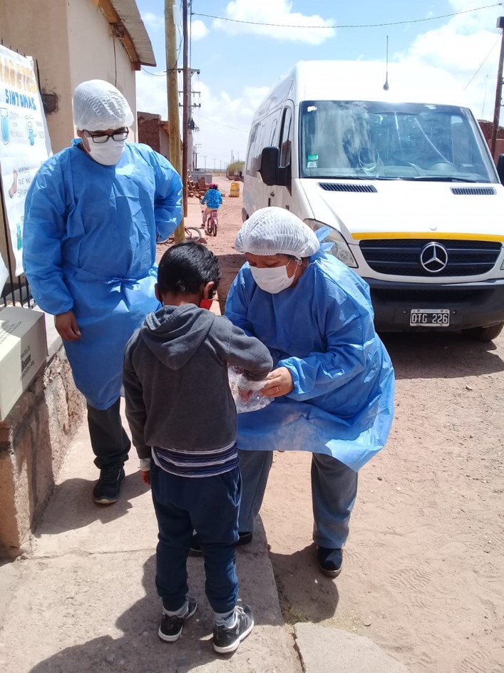 與當(dāng)?shù)蒯t(yī)院合作，開展健康預(yù)防檢測